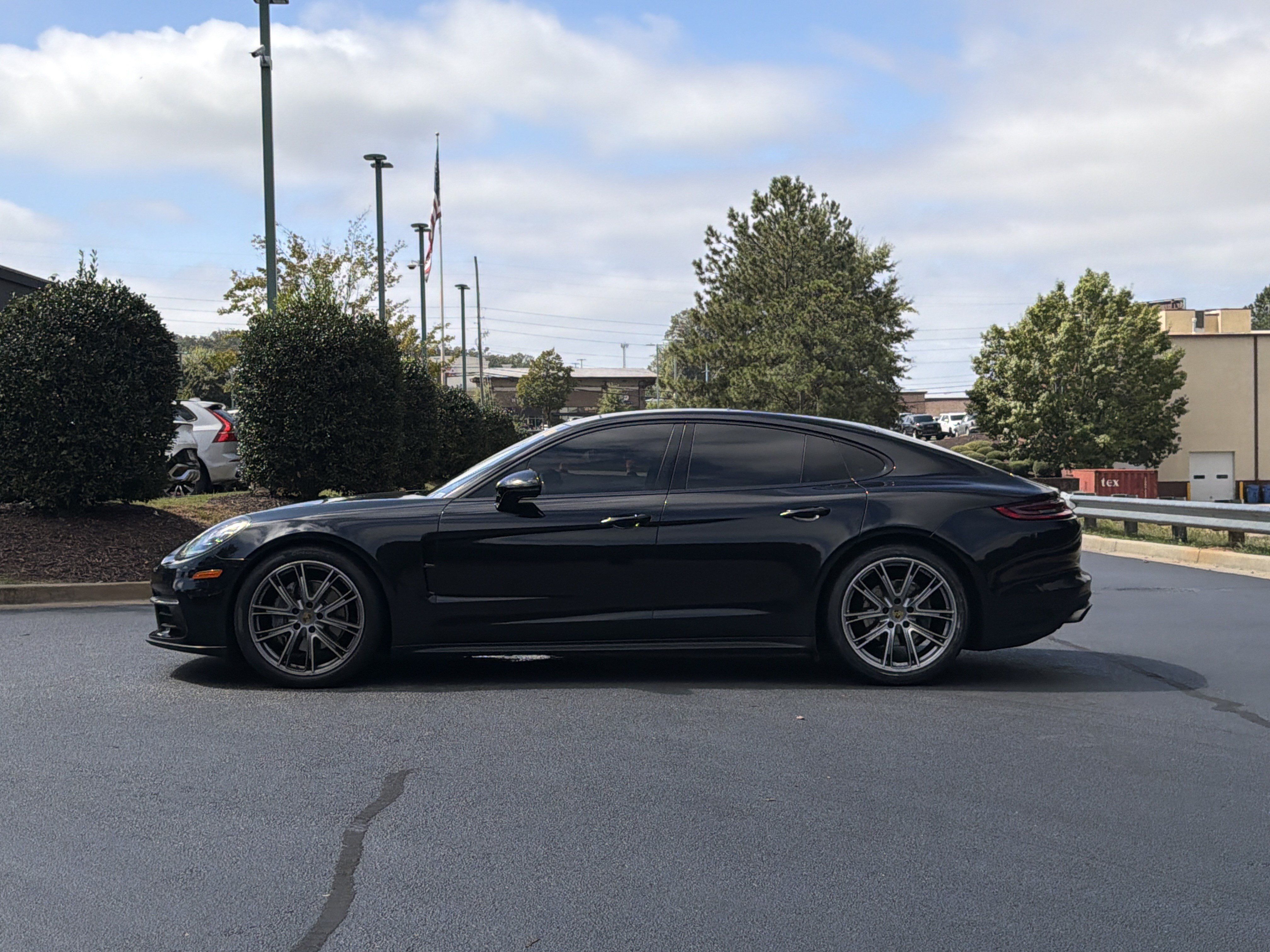 Used 2018 Porsche Panamera RWD image 12