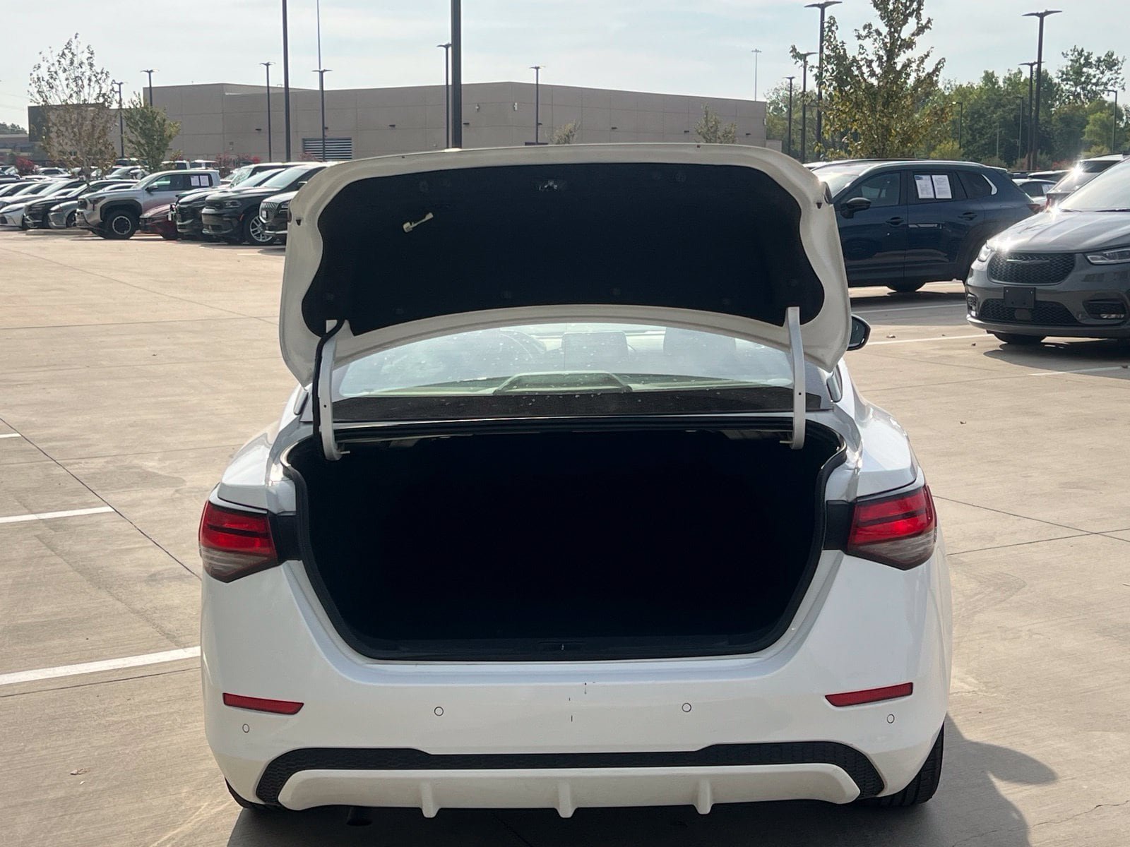 Used 2025 Nissan Sentra SV FWD image 15