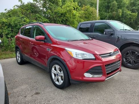 Used 2016 Ford Escape SE w/ Equipment Group 201A AWD/4WD image 2