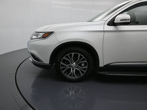 Used 2018 Mitsubishi Outlander SE FWD image 9