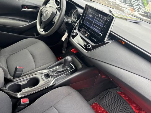 Used 2020 Toyota Corolla LE image 16