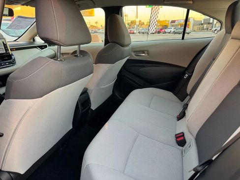 Used 2021 Toyota Corolla LE image 4