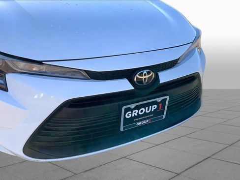 Used 2025 Toyota Corolla LE FWD image 29