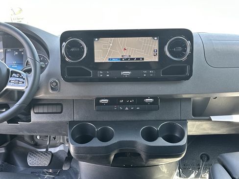 Used 2023 Mercedes-Benz Sprinter 2500 image 30