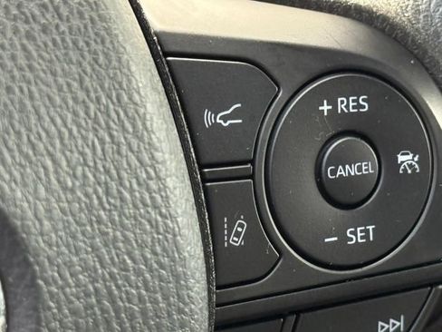 Used 2020 Toyota Camry LE FWD image 11