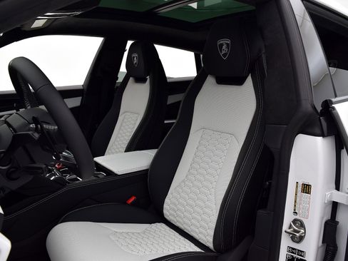 Used 2021 Lamborghini Urus image 25