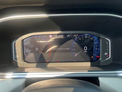 New 2025 Volkswagen Taos SEL image 19