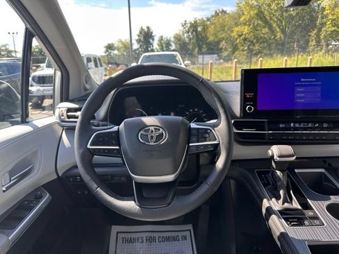 Used 2025 Toyota Sienna XLE w/ XLE Plus Package AWD/4WD image 19
