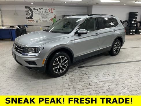 Used 2020 Volkswagen Tiguan SE w/ Panoramic Sunroof Package image 3