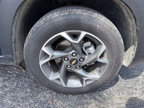 Used 2024 Chevrolet Trax LT w/ LT Convenience Package FWD image 8
