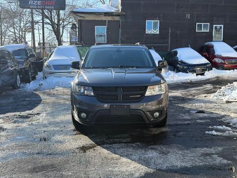 Used 2019 Dodge Journey SE w/ Connectivity Group FWD image 16