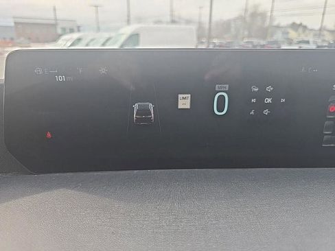 Used 2025 Ford Expedition Active image 13