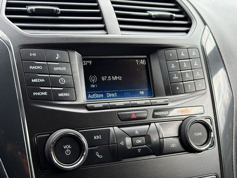 Used 2018 Ford Explorer XLT image 25