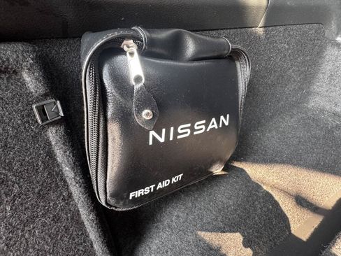 Used 2023 Nissan Rogue SV AWD/4WD image 12