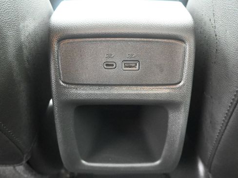 Used 2025 Chevrolet Trax RS w/ Sunroof Package FWD image 24