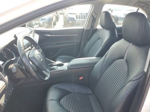 Used 2022 Toyota Camry SE FWD image 16