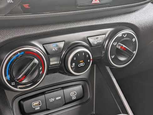 Certified 2024 Hyundai Venue SE FWD image 22