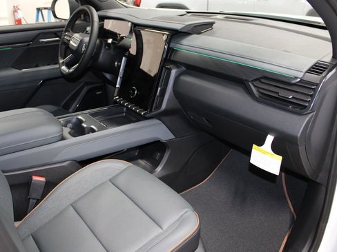 New 2026 GMC Acadia AT4 w/ Luxury Package AWD/4WD image 19