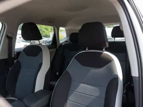 New 2025 Volkswagen Taos S image 11