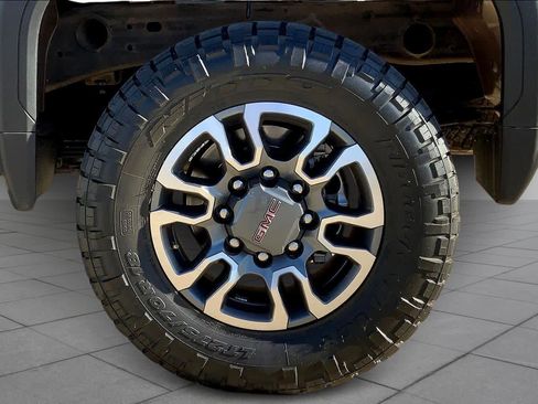 Used 2023 GMC Sierra 2500 SLE w/ X31 Off-Road Package image 10