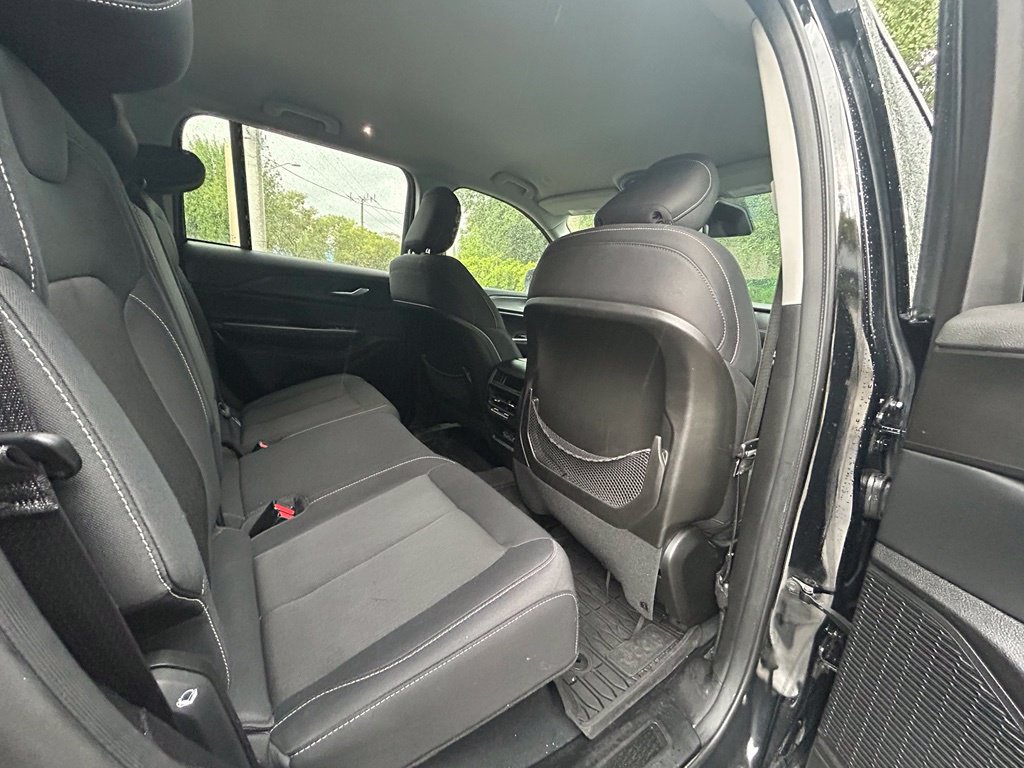 Used 2023 Jeep Grand Cherokee Laredo AWD/4WD image 30