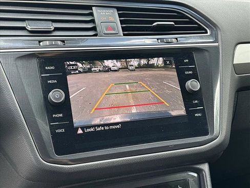 Used 2024 Volkswagen Tiguan SE image 14