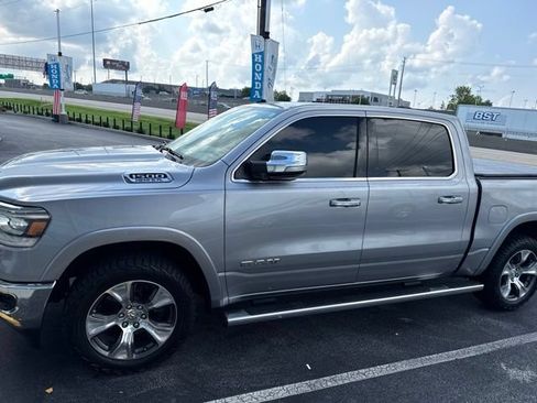 Used 2019 RAM 1500 Laramie AWD/4WD image 6
