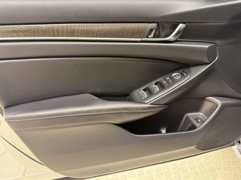 Used 2019 Honda Accord EX image 13
