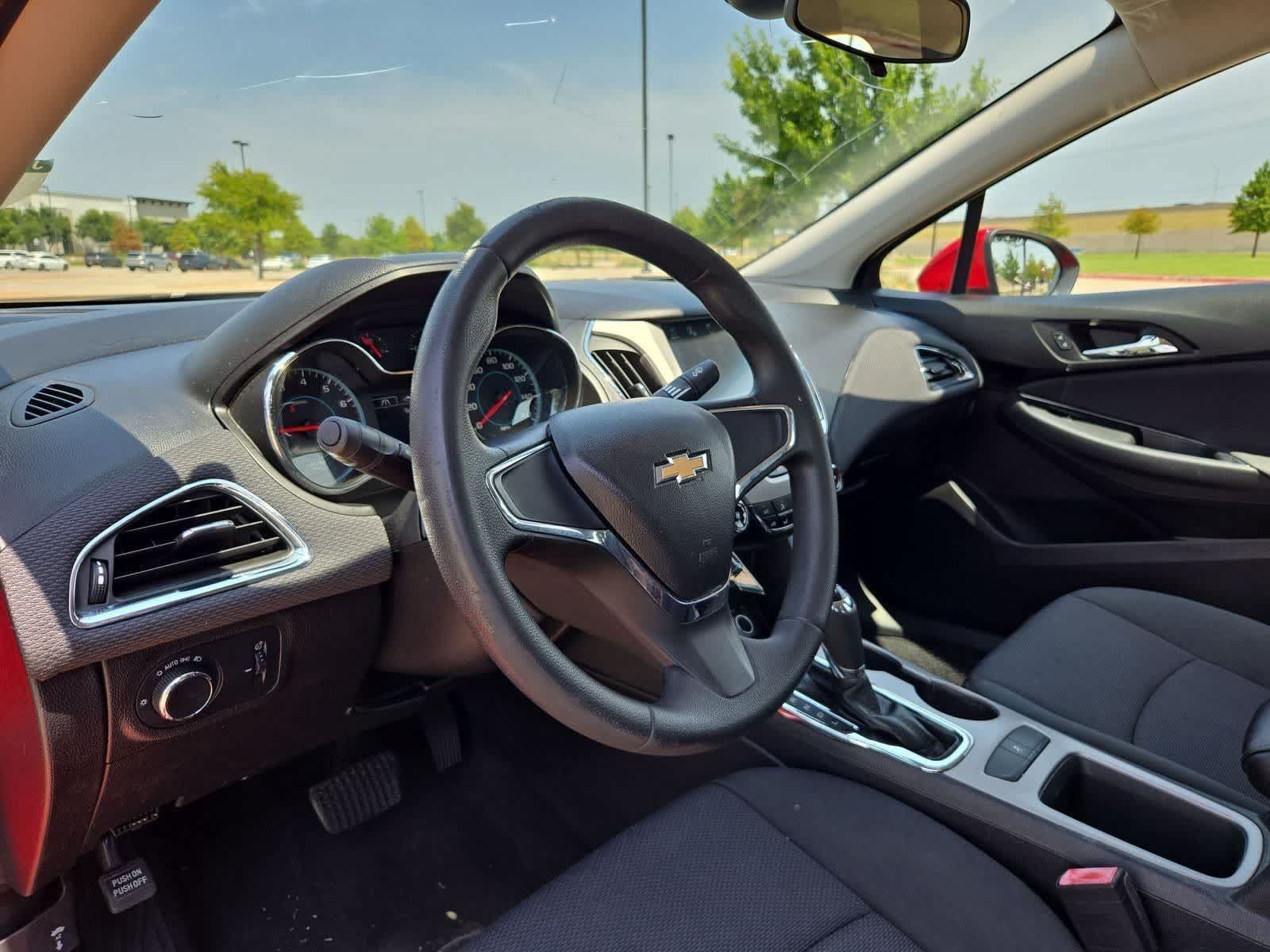 Used 2018 Chevrolet Cruze LS FWD image 2