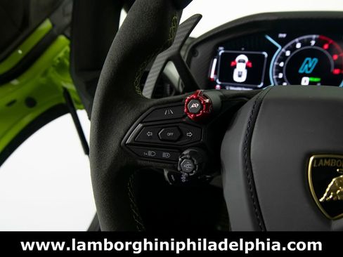 Used 2025 Lamborghini Revuelto Base image 18