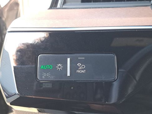 Used 2024 Audi Q8 e-tron Premium Plus w/ Premium Plus Package image 28