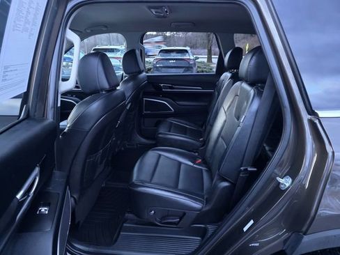 Used 2023 Kia Telluride S image 17