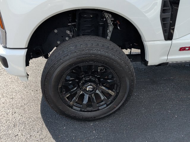 Used 2025 Ford F250 Platinum AWD/4WD image 4
