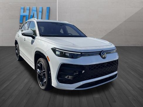 Certified 2025 Volkswagen Tiguan SEL R-Line AWD/4WD image 8