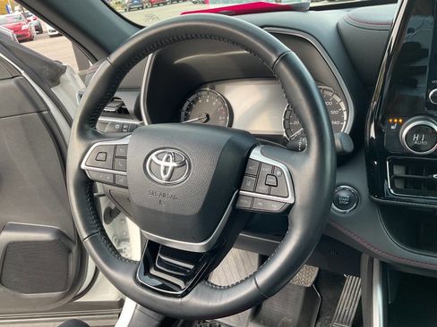 Used 2023 Toyota Highlander XSE image 18