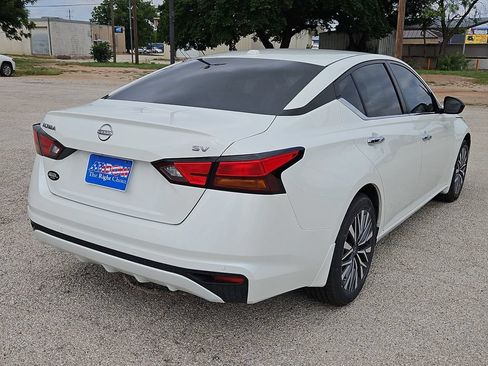 Used 2024 Nissan Altima 2.5 SV FWD image 10
