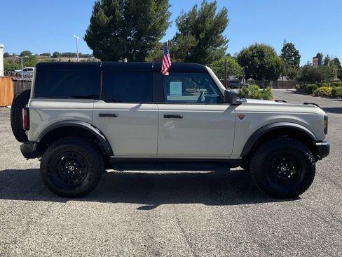 New 2026 Ford Bronco Badlands w/ Sasquatch Package AWD/4WD image 7