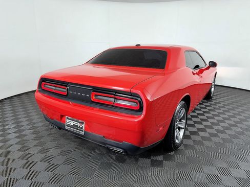 Used 2015 Dodge Challenger SXT w/ Driver Convenience Group RWD image 9