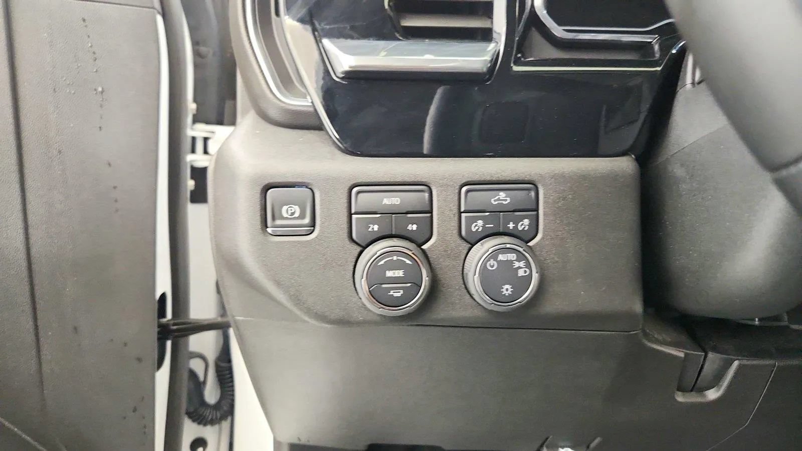 Used 2024 Chevrolet Silverado 1500 LT AWD/4WD image 16