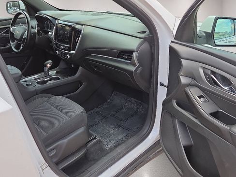 Used 2023 Chevrolet Traverse LT AWD/4WD image 12
