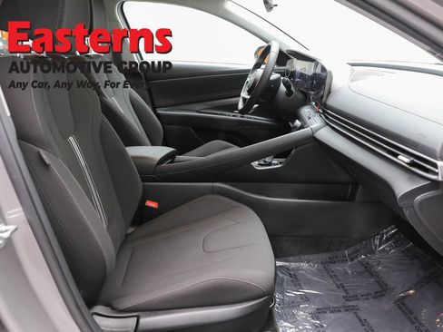 Used 2023 Hyundai Elantra SEL w/ Convenience Package FWD image 20