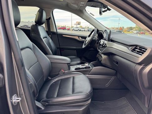 Used 2022 Ford Escape Titanium w/ Class II Trailer Tow Package image 18