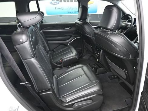 Used 2023 Jeep Grand Cherokee L Limited w/ Luxury Tech Group II AWD/4WD image 9