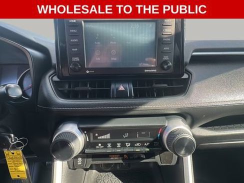 Used 2020 Toyota RAV4 LE FWD image 13
