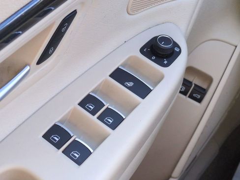 Used 2015 Volkswagen Eos Executive image 24