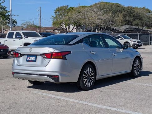Used 2024 Nissan Altima 2.5 SV image 5