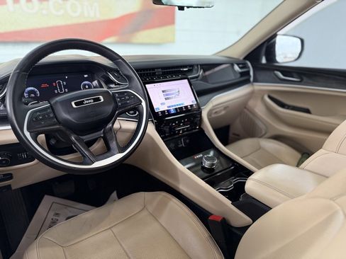 Used 2022 Jeep Grand Cherokee Limited w/ Luxury Tech Group II image 24