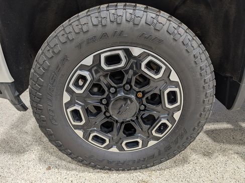 Used 2021 Chevrolet Silverado 2500 High Country w/ Technology Package image 11