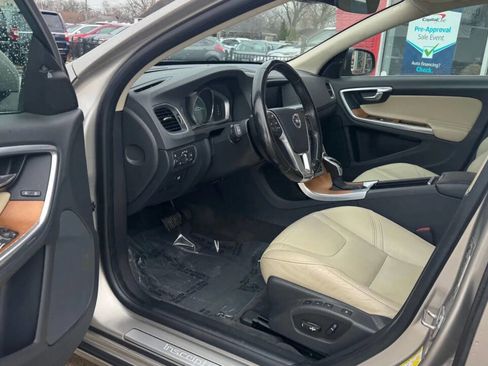 Used 2016 Volvo S60 T5 Inscription Platinum w/ Climate Package image 14