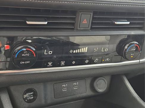 Used 2025 Nissan Rogue SV FWD image 14